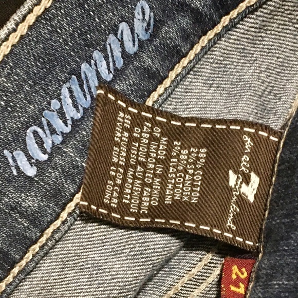 7 FAM “Roxanne” Cut-Off Jean Shorts - Picture 3 of 16